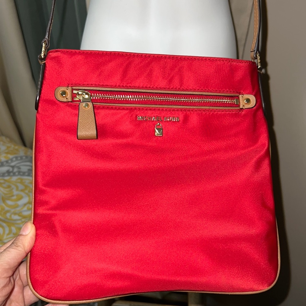 NWOT Red and gold MICHAEL KORS adorable 🥰 Nylon Crossbody with care card - Picture 4 of 15